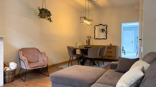 Goed gelegen woning in het centrum van Schoten.Op wandelafstand van winkels, verschillende scholen en openbaar vervoer, vindt u deze gezellige woning...