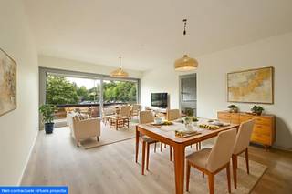 Prachtig gerenoveerd 2-slaapkamer appartement, gelegen op de grens Boechout-Hove. Het appartement beschikt over een aangenaam zuid-georiënteerd...