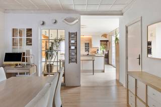 Goedgelegen, charmante woning met 5 slaapkamers en tuin. Deze ruime woning is ideaal voor wie op zoek is naar een woning met veel ruimte en een...