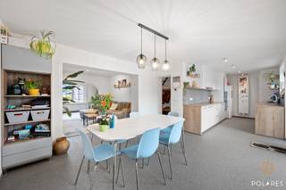 Deze gerenoveerde halfopen woning uit 1958 ligt op een perceel van 4a05ca en biedt een bewoonbare oppervlakte van 189m²(volgens EPC). De ligging...