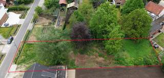 Deze prachtig gelegen bouwgrond van 878 m² met een straatbreedte van 15 meter is ideaal voor het realiseren van een stijlvolle halfopen...