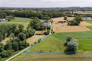 Rural pasture of 37a08ca<br /><br />Quietly located pasture with an area of 3,708 m², situated along De Pacht Street in Waarbeke, near house number 41.<br />The lot is in a rural and quiet location, accessible from the street, and fully fenced. There is a well and a shed on the lot.<br /><br />Want more info? Call Jordi at 0477/32.61.53