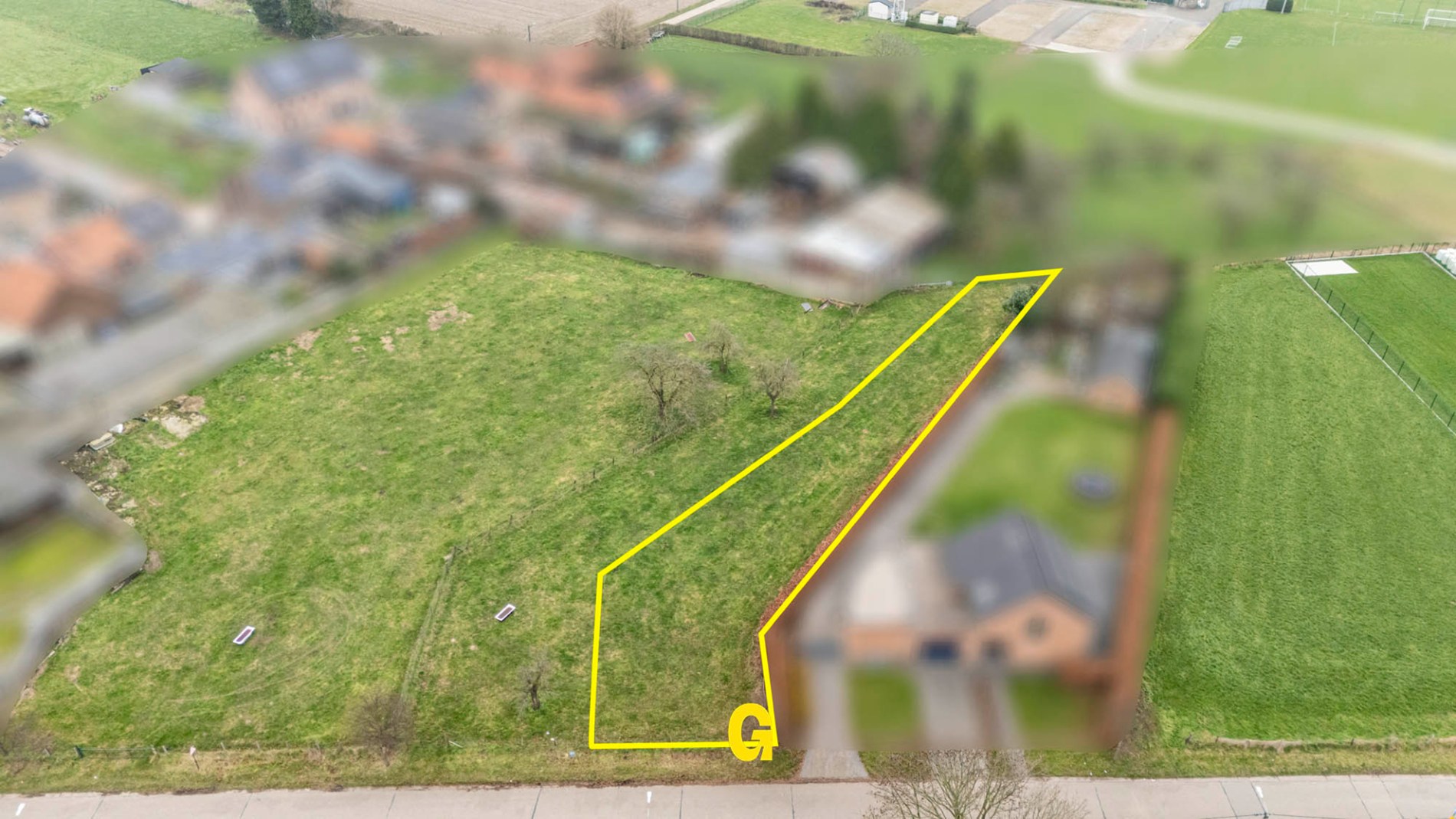 Ruim bouwperceel voor halfopen bebouwing op 9a 96ca te Mopertingen, grenzend aan agrarische zone - foto 2