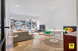 Prachtig gerenoveerd 2 slaapkamer appartement met 2 terrassen te Pulhof!Dit instapklaar pareltje werd hoogwaardig gerenoveerd en ligt op het 2e...