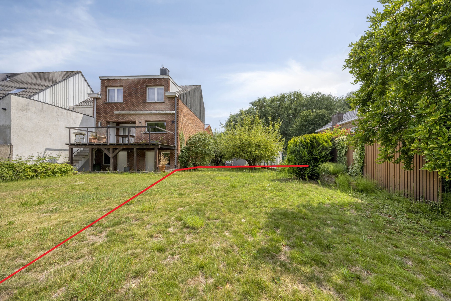 Goedgelegen bouwgrond voor driegevel woning - foto 3