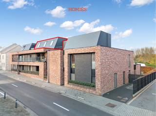 Graag stellen wij u dit duplex-appartement met 3 slaapkamers voor. De woonst bevindt zich op een uiterst centrale locatie, op wandelafstand van...