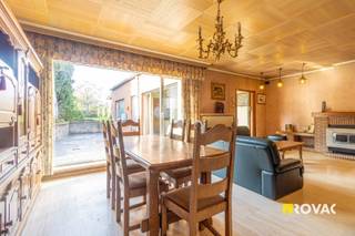 Deze centraal gelegen woning ligt vlakbij centrum Sint-Eloois-Winkel en biedt tal van mogelijkheden. Het pand werd vroeger in gebruik genomen...