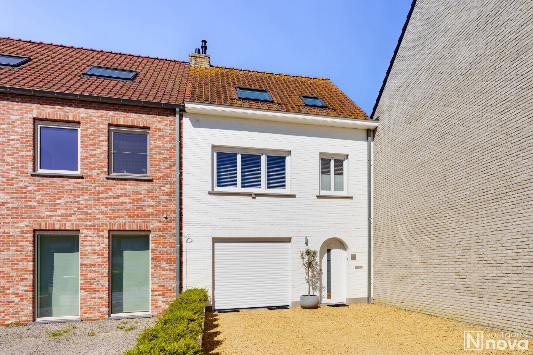 Gerenoveerde woning aan de rand van de stad - foto 1