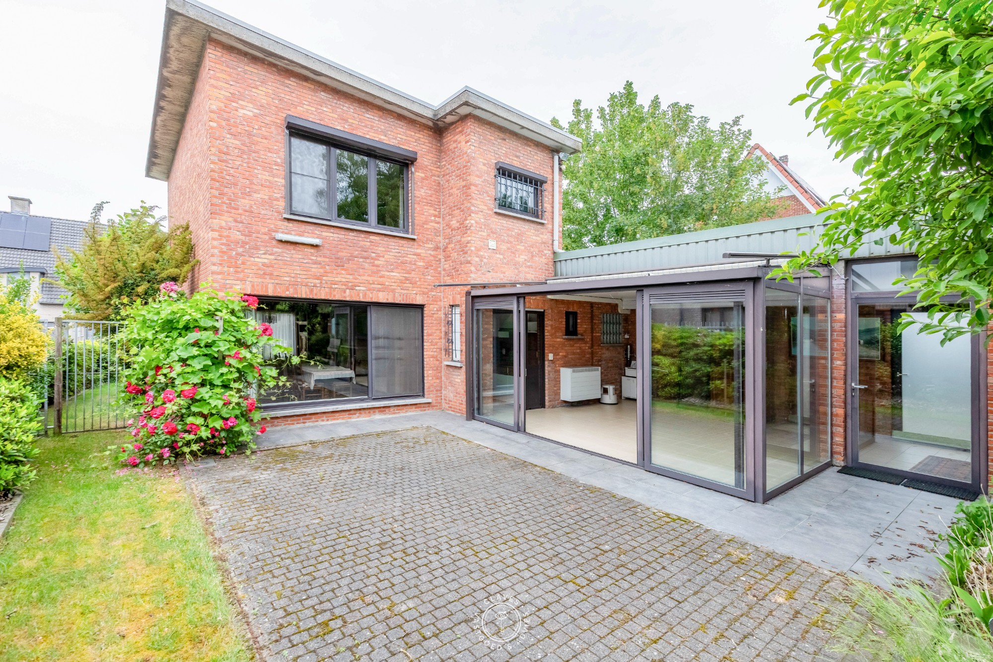 Open bebouwing met magazijn op een perceel van ca. 1.673 m² in het centrum van Belsele - foto 1