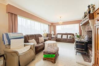 In de Colombus te Blankenberge ontdekt u deze uitzonderlijk ruime, vrijstaande villa op een zonnig georiënteerd perceel. Gelegen in een rustige...