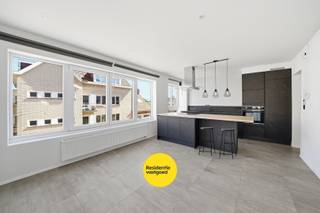 Ontdek dit volledig gerenoveerde appartement op de tweede verdieping, gelegen in het rustige en gegeerde Mariakerke, vlakbij zee en...