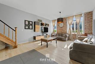 Interesse? Meer informatie op www.SWEVERS.be. - Deze instapklare halfopen woning aan de Diestersteenweg 156 in Leopoldsburg combineert moderne energiezuinigheid met authentieke charme. Volledig gerenoveerd in 2016, biedt ze vloerisolatie, zonnepanelen en een EPC-label A. De leefruimte van 38,6 m² baadt in natuurlijk licht en vormt samen met de ruime open keuken van 38,95 m² het warme hart van de woning. Boven bevinden zich drie royale slaapkamers en een moderne, praktische badkamer. Alles is afgewerkt met hoogwaardige materialen die comfort en stijl uitstralen.<br /><br />Buiten nodigt de noordwestgerichte tuin van 390 m² uit tot ontspanning in de avondzon. De ligging is bovendien ideaal: nabij openbaar vervoer, scholen, winkels en recreatie, met de snelweg op slechts 9 km afstand. Deze woning biedt niet alleen eigentijds wooncomfort, maar ook een levensstijl vol rust, gezelligheid en praktische luxe — klaar om meteen in te trekken en jarenlang van te genieten.<br /><br />Bel ons vandaag nog voor een persoonlijke rondleiding. Wij van Swevers Real Estate helpen je maar al te graag verder. tel. 011 255 155. Bron bewoonbare oppervlakte: EPC-verslag.