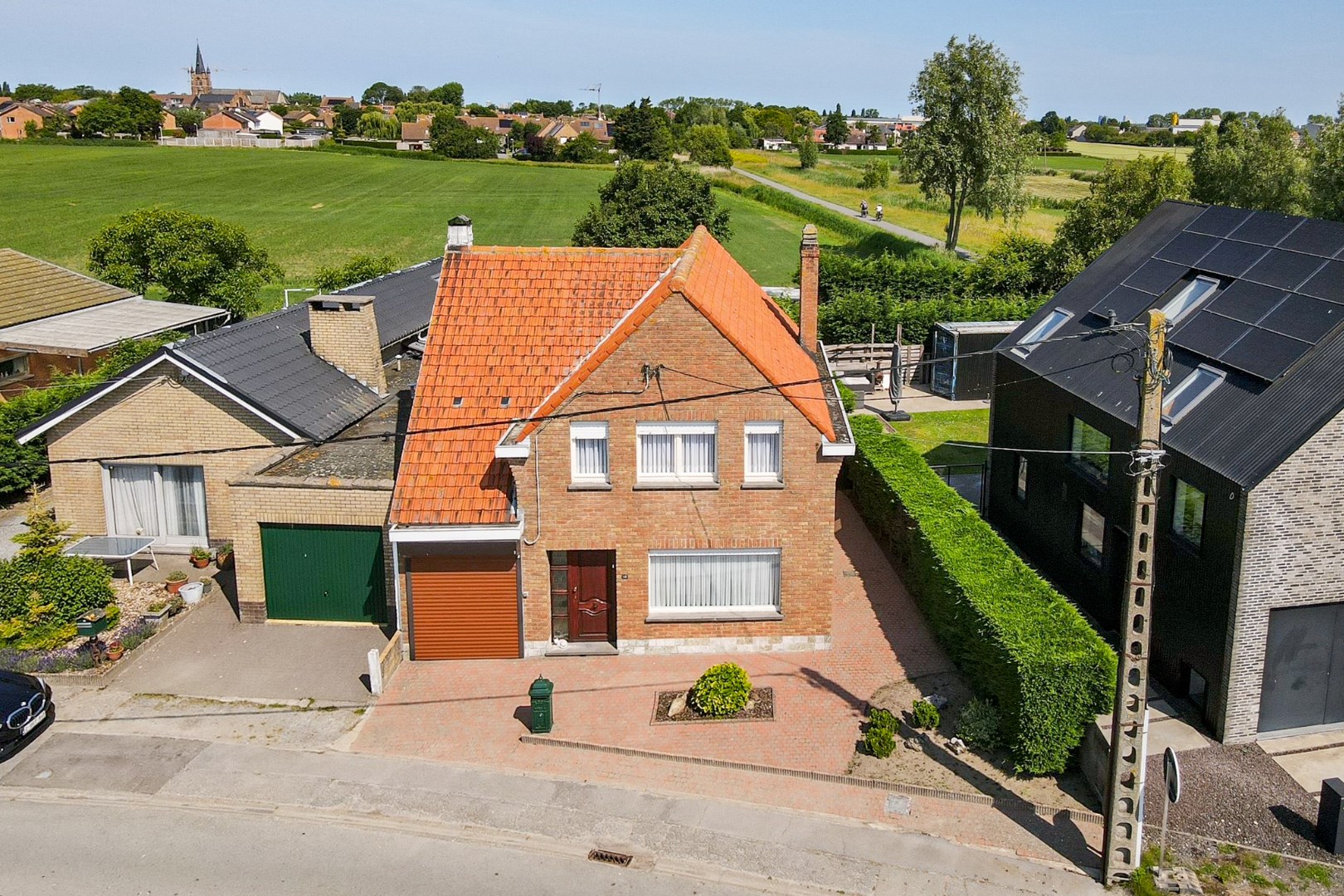 Landelijk gelegen woning ( 258 m²) met inpandige garage en zonnige achtertuin te Snaaskerke - foto 1