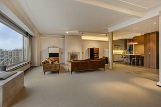 Dit instapklaar dakappartement heeft een bewoonbare oppervlakte van 165 m² en bevindt zich aan de Belgiëlei in het hartje van Antwerpen...