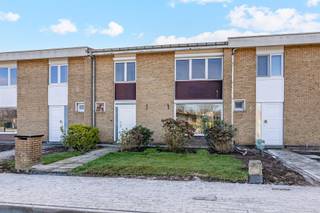 Op zoek naar een betaalbare woning die je volledig naar eigen smaak kan renoveren? Dan is deze gesloten bebouwing in Hamme precies wat je zoekt.Deze...