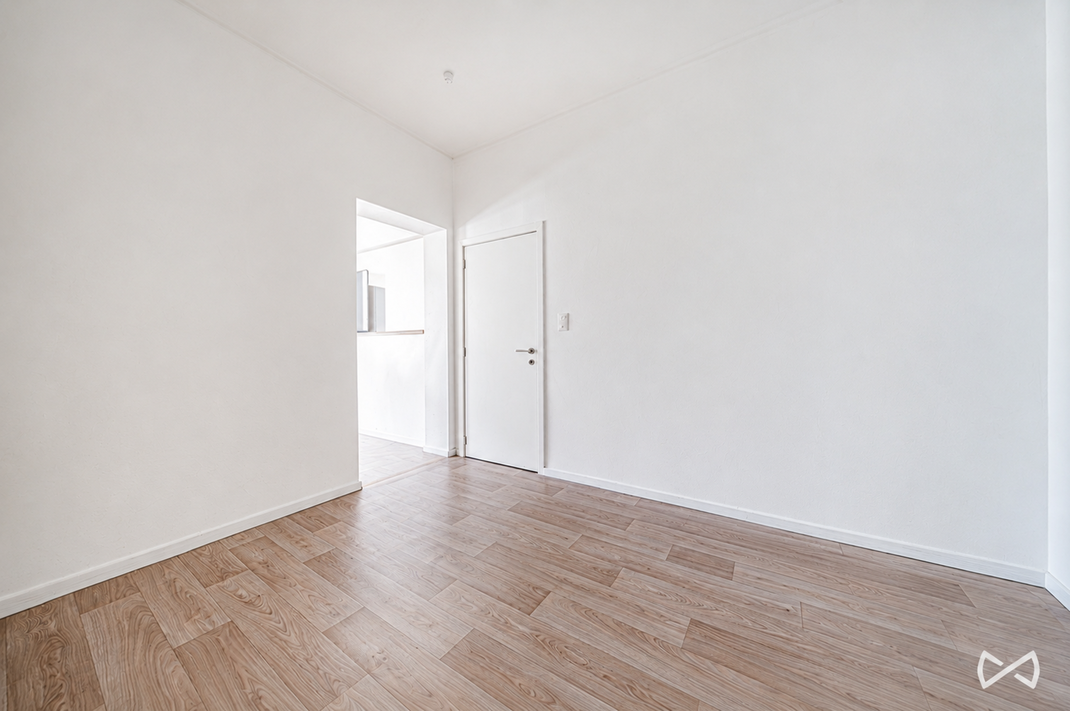 Charmant appartement met 2 slaapkamers en balkon - foto 4