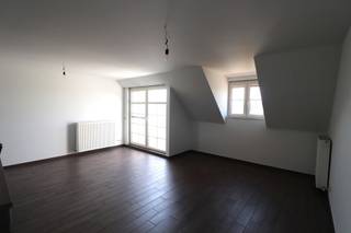INDELINGInkomhal, toiletruimte met handwastafeltje, badkamer voorzien van ligbad met douchescherm en badkamermeubel met 2 wastafels, 3 slaapkamers,...