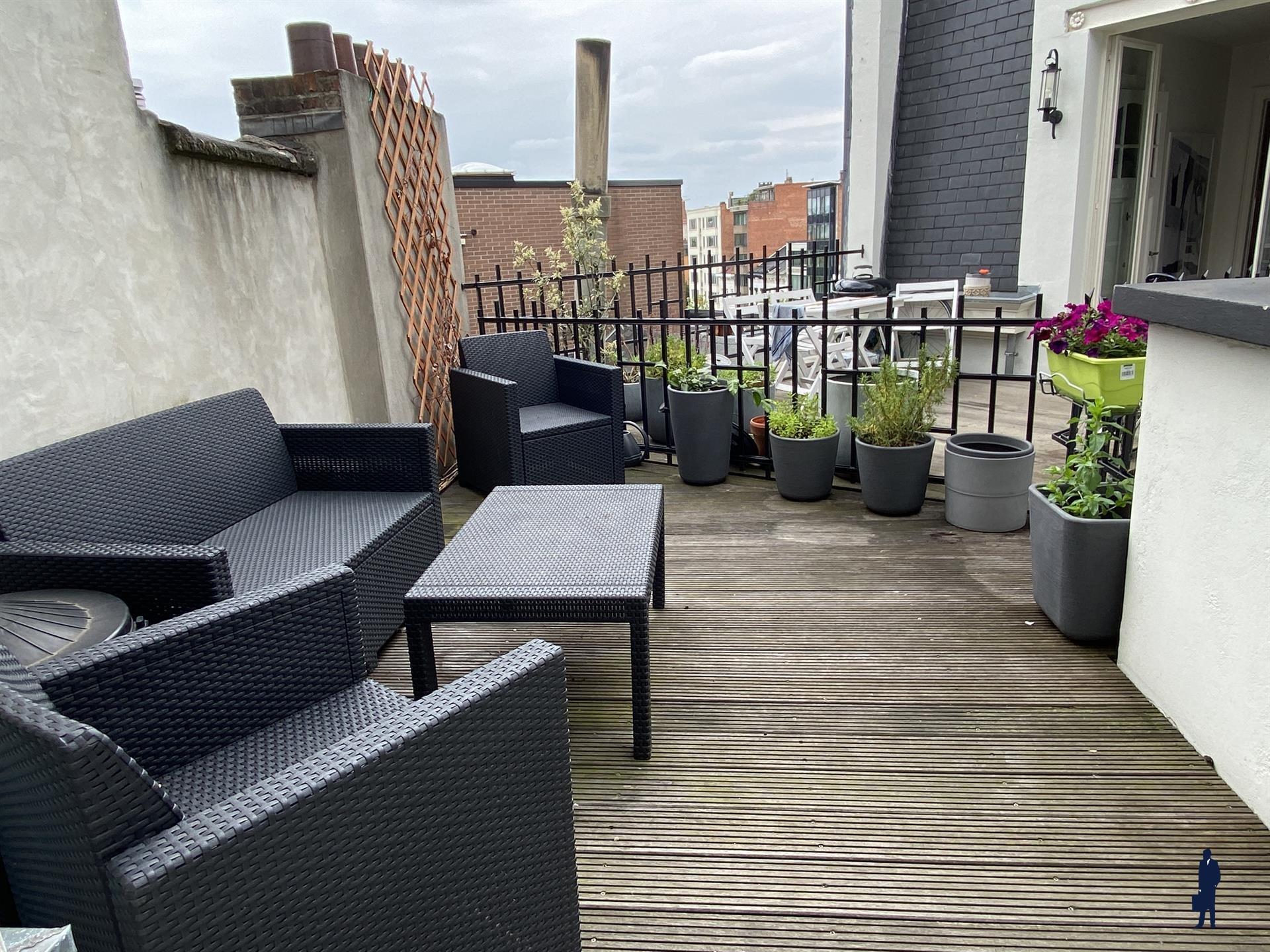 Authentiek gerenoveerd penthouse (ca. 90 m²) met terras - foto 4