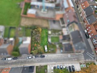 Twee percelen in woonzone op een ideale locatie voor wie rustig wil wonen maar ook alle voorzieningen binnen handbereik wenst!In de Dr. De Drijverestraat vindt u deze twee percelen grond met een totale oppervlakte van 473m². Een mooie kans voor wie op zoek is naar een plek om een eigen woning te realiseren.Op wandel-en fietsafstand vind je scholen, supermarkten, winkels en sportfaciliteiten. Dankzij de nabijgelegen verbindingswegen en vlotte busverbindingen bevind u zich snel in het centrum en andere omliggende gemeenten. Contacteer ons voor meer informatie - we helpen u graag verder!