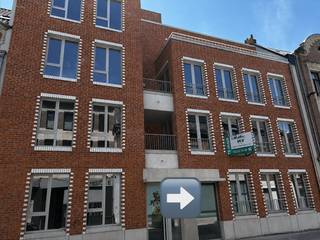 Dit appartement op het gelijkvloers in nieuwbouwproject Hof Berlamuze combineert eigentijds wooncomfort met een groene en rustige omgeving, op wandelafstand van de historische binnenstad van Lier. <br /><br />De indeling is doordacht en praktisch: een grote slaapkamer achteraan met aansluitende dressing, een 2e slaapkamer vooraan, een open keuken* met eetkamer vooraan en een leefruimte achteraan, met zicht op de tuin.<br /><br />De badkamer is stijlvol ingericht en voorzien van een inloopdouche, een bad en een modern lavabomeubel*. Er is een aparte WC en een berging.<br /><br />Het appartement is afgewerkt met kwalitatieve, onderhoudsvriendelijke materialen en uitgerust met energiezuinige vloerverwarming (verwarmen én koelen), wat garant staat voor een aangenaam comfort. <br /><br />Er is een omheinde Zuid-gerichte tuin van 85m2 en u hebt toegang tot een fietsenstalling.<br /><br />Huurvoorwaarden:<br />-Huurprijs : 1.350 Euro/maand<br />-Bijkomende provisie : 110 Euro/maand<br />-Aparte meterstanden ter eigen afrekening van privatief water en elektriciteitsverbruik.<br />-1-jarig huurcontract, stilzwijgend verlengbaar<br />-Maximaal 4 personen<br />-3 maanden huurwaarborg<br />-beschikbaar vanaf 1/9.<br /><br />* Momenteel zijn wij nog hard aan het verderwerken aan keuken en badkamer.  Foto's volgen zsm. Bezichtigingen mogelijk vanaf 10/8. U kan zich alvast inschrijven !<br /><br />Info of afspraak: wonen@fidesinvest.be - 03 232 54 00 