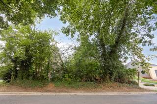 TE KOOP: PRACHTIG GELEGEN BOUWGROND VAN 6A 63CA IN HET HART VAN HALLEIn een rustige en residentiële buurt van Halle bevindt zich deze aantrekkelijke...