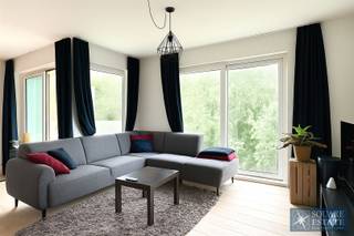 <p><span>Square Estate presenteert u dit prachtige appartement van 100 m² in het hart van een recent gebouw.</span></p><p><span>Het appartement is als volgt ingedeeld: een inkomhal met vestiaire, een ruime en lichte woonkamer met volledig uitgeruste open keuken, twee slaapkamers, een badkamer en een apart toilet. </span></p><p><span>Het appartement beschikt ook over een prachtig terras op het zuidoosten, een kelder en een parkeerplaats voor een toeslag van 100/maand.</span></p><p><span>Het appartementencomplex beschikt ook over een lift en de gemeenschappelijke kosten bedragen 100 per maand.</span></p><p><span>Voor meer informatie of om een bezichtiging te plannen, kunt u contact opnemen met Square Estate op 02/460.42.01 of via info@square-estate.be. </span></p>