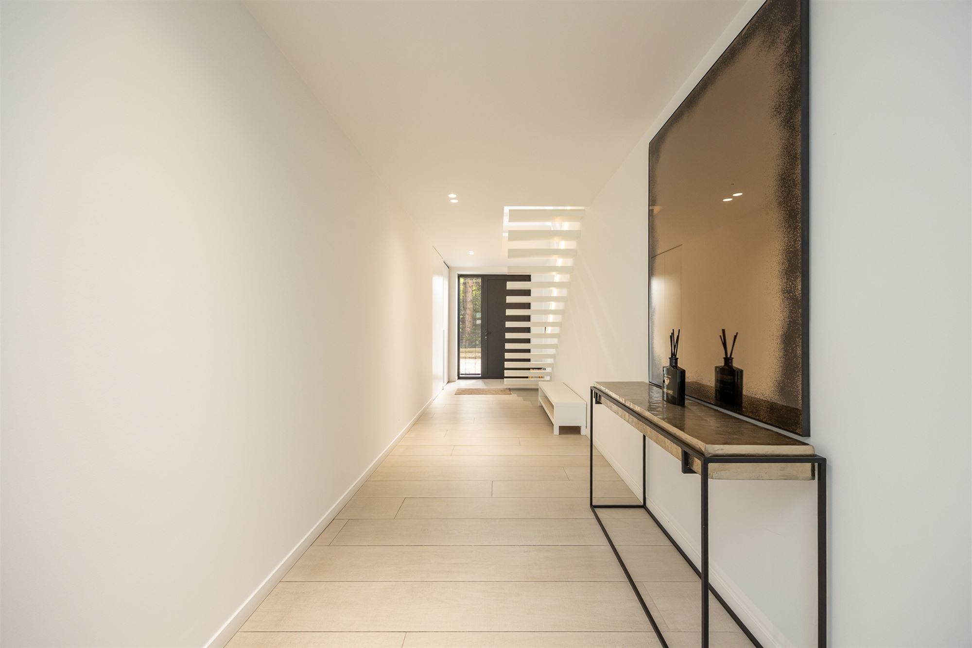 Luxueus afgewerkte halfopen woning met 4 kamers en aangelegde tuin - foto 2