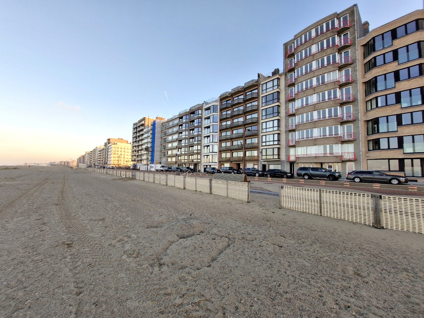 Spacious ground floor apartment on the seafront with open view. - photo 1