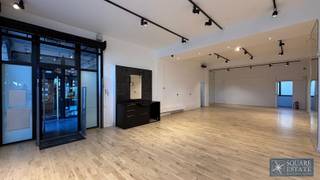 Square Estate presenteert u deze prachtige winkelruimte met een oppervlakte van 110 m² aan het prestigieuze Marktplein in Wemmel.Deze winkelruimte...