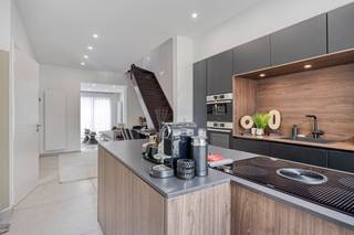 Investment property consisting of three renovated residential units, two of which are licensed. Since 2022, the building has undergone several energetic renovations, resulting in a ready-to-move-in investment property.<br /><br />Triplex (85m²): basement, ground floor and 1st floor:<br />- fully equipped, high-quality kitchen with built-in refrigerator, freezer, dishwasher, oven, microwave and induction hob with integrated hood<br />- bright living space with access to a west-facing city terrace (15m²)<br />- spacious bedroom with adjoining bathroom<br />- bathroom with shower, sink and toilet<br />- dressing room in the basement<br /><br />Studio (30m²): 1st floor<br />- installed kitchen with built-in fridge and oven<br />- bathroom with shower, sink and toilet<br />- living and sleeping area at the front<br /><br />Duplex (60m²): 2nd floor and attic<br />- fully equipped kitchen with fridge, freezer, dishwasher, oven, microwave and induction hob<br />- bright living room<br />- bathroom with walk-in shower, sink and toilet<br />two rooms under the roof (one licensed bedroom and one room planned to be used as a dressing room)<br /><br />The rear façade was insulated and finished with crepi and the roof was renewed and insulated. Double glazed PVC windows. In addition, each apartment has an individual gas condensing boiler. <br /><br />The entities are leased: 3300 EUR/month. <br /><br />Would you like to view this investment property? Make a request via www.dewaele.com or contact Danielle Kaluza 0491 27 21 88.<br /><br /><br />EPB: E<br />EPB: D