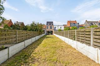 Ben je op zoek naar een prachtig gerenoveerde woning met 4 slaapkamers in het centrum van Stabroek, maar toch rustig gelegen is? Lees dan snel...