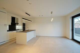 Ontdek dit prachtige nieuwbouwappartement, ideaal gelegen in het centrum van Beveren en toch in een rustige, groene omgeving. Hier geniet u van...