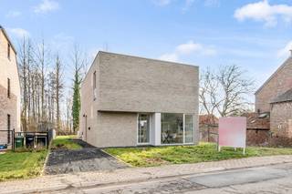 In Sint-Agatha-Rode, een zeer rustige en groene deelgemeente van Huldenberg, hebben we nog één moderne woning beschikbaar in ons...