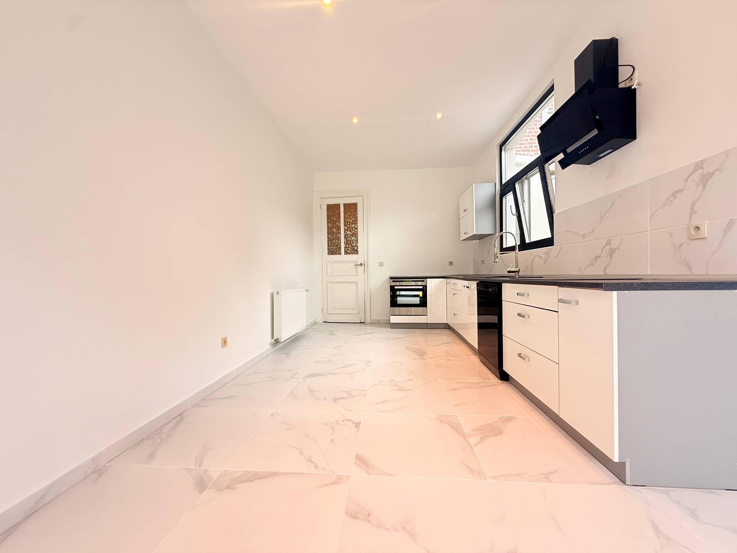 Ruime herenwoning met 5 slaapkamers. - foto 5
