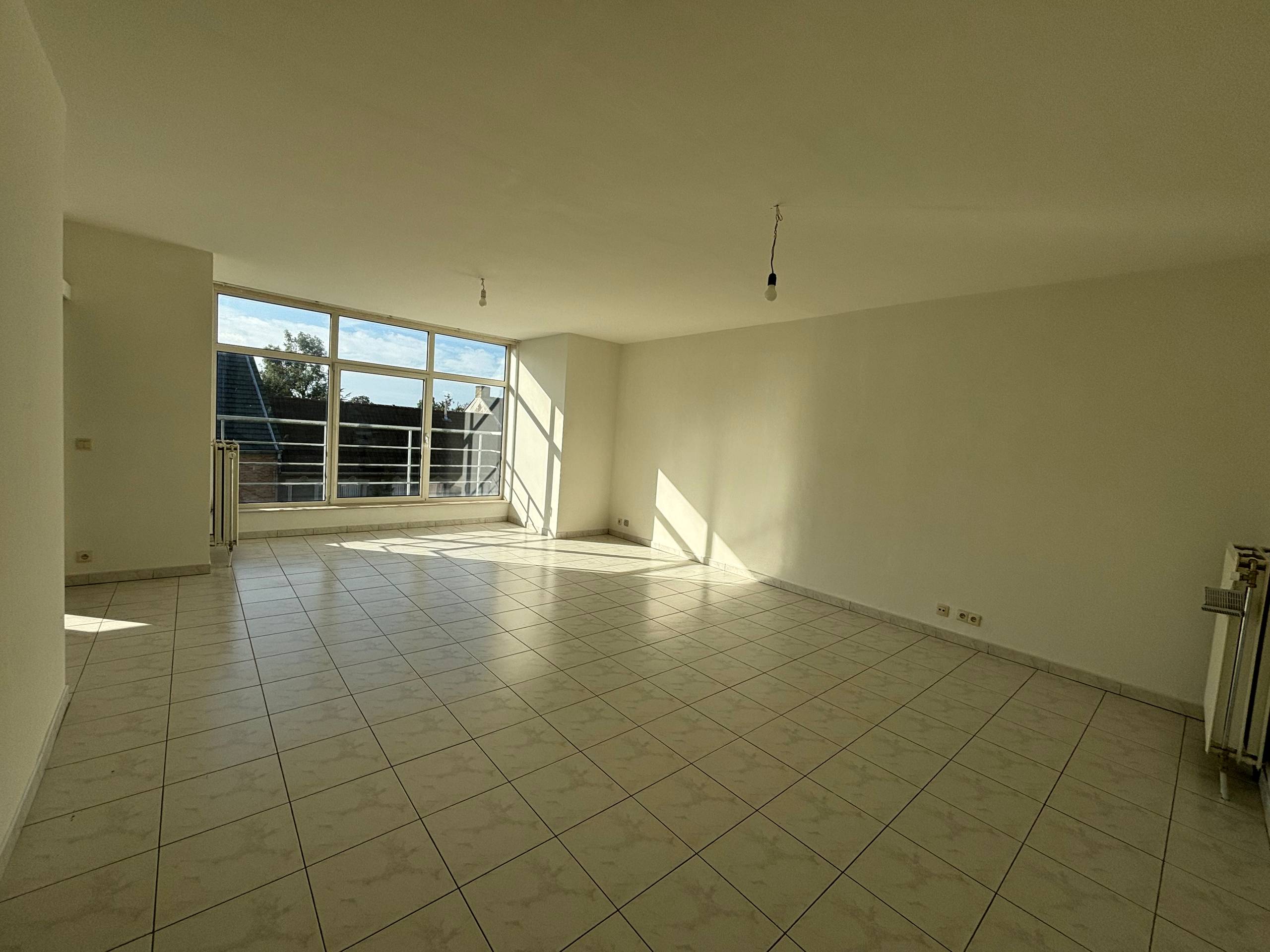 Ruim appartement (102 m²) met 2 slaapkamers en garage - foto 2