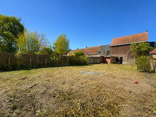 Deze ruime woning geniet een centrale ligging te Lauwe, vlakbij het centrum, openbaar vervoer en diverse winkels, … Daarnaast biedt de woning...