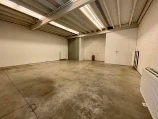 Uniek, instapklaar zakenkantoor in een voormalige school in hartje Mechelen. Het gebouw bestaat uit 3 verdiepingen (3x72 m²). Ontvang je graag...