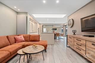 In een bijzonder rustige woonwijk, op wandelafstand van station, scholen en winkels, bevindt zich deze charmante hoekwoning met veel potentieel...