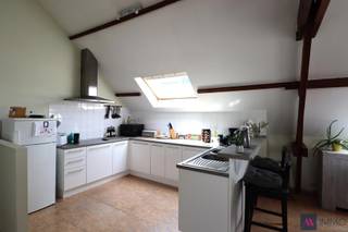 Charmant 1-slaapkamer dakappartement in het centrum van Bornem. Het appartement beschikt over een inkomhal, ruime leefruimte met open keuken,...