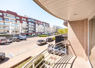 Appartement lumineux et spacieux avec deux chambres et agréable terrasse orientée ouest, à vendre dans la résidence « De Pluvier ».Au sein de cette...