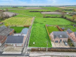 Bouwrijp perceel van 796 m² voor villabouw, gelegen in het charmante Hérinnes, een landelijke deelgemeente van Pecq net over de taalgrens. Dit...