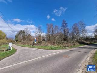 <p>Perceel grond van 75are, gelegen in agrarisch gebied op de grens Hasselt - Diepenbeek, omgeving Mombeekdreef. - Dit perceel is gelegen op de hoek van de Kruisstraat en Misenbergstraat, het verlengde van de Melbeekstraat. - Het terrein is door de jaren heen volledig overgroeid met struiken en ondertussen bomen. - Afmetingen bij benadering: 100m diep en 70m breed. - Meer info via 0486-603040 of via www.immoland.info</p>