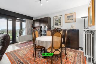 In het rustige en residentiële Raversijde vind je deze ruime woning met open zichten op de duinen en op wandelafstand van zee en strand. Met haar...