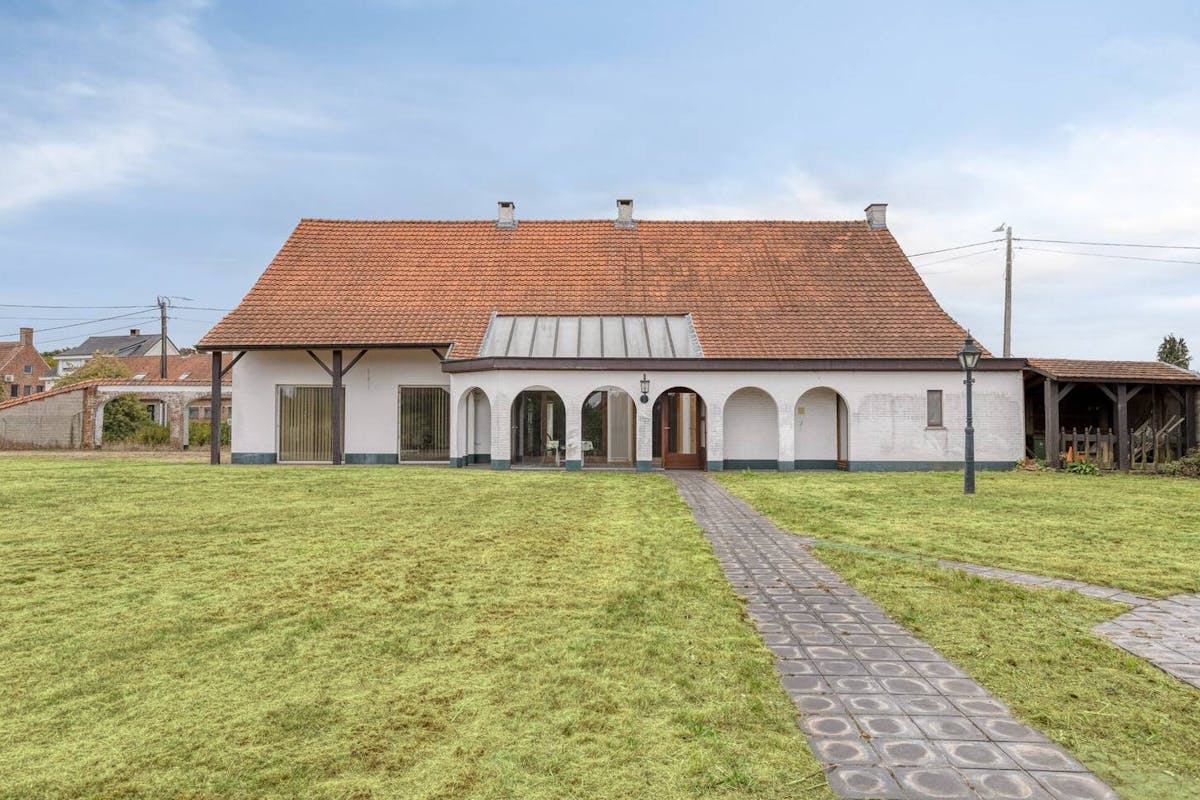 Te renoveren hoeve te koop in Lichtaart op ruim perceel - foto 1