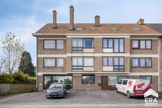 Dit gelijkvloers appartement combineert comfort en gezelligheid op harmonieuze wijze.Het beschikt over twee ruime slaapkamers en een open keuken die...
