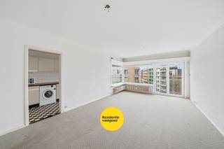 Dit appartement, gelegen op de vijfde verdieping, biedt een aangenaam open zicht en een praktische indeling.Bij het binnenkomen betreed je de...