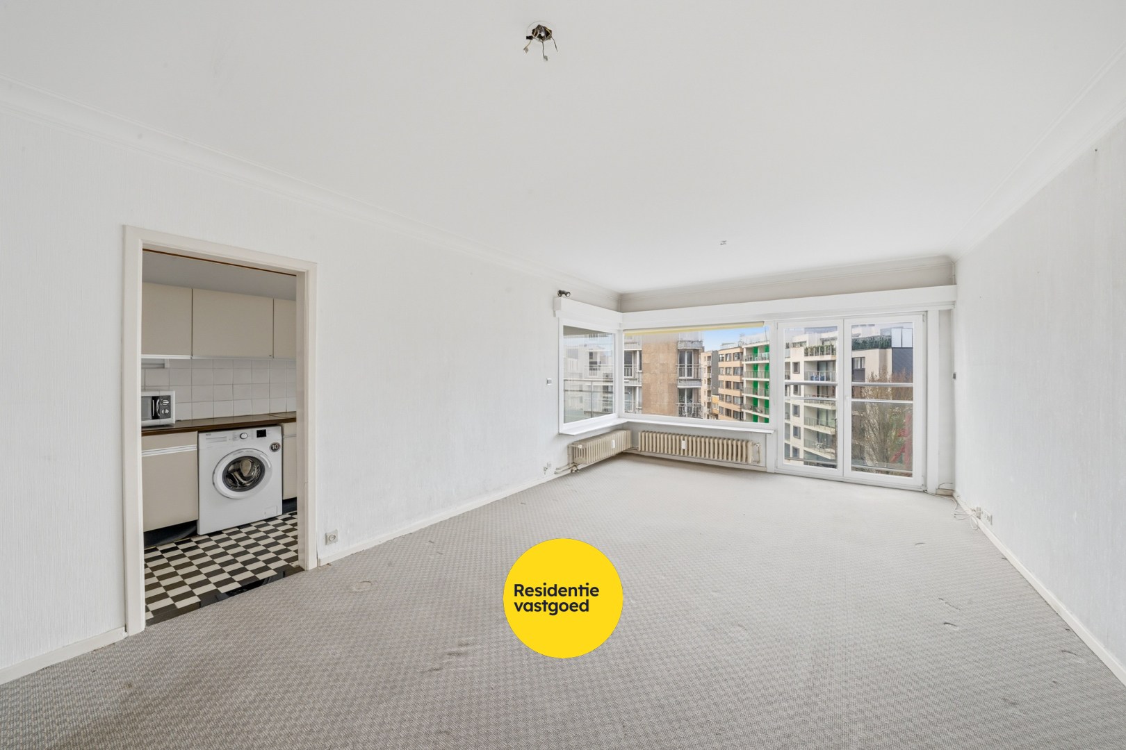 Op te frissen 2-slaapkamerappartement met open zicht te Oostende - foto 2