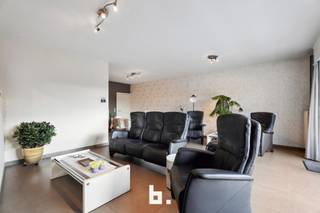 Wonen in het hart van Roeselare met alle voorzieningen binnen handbereik?Deze charmante eengezinswoning biedt alles wat je nodig hebt voor...