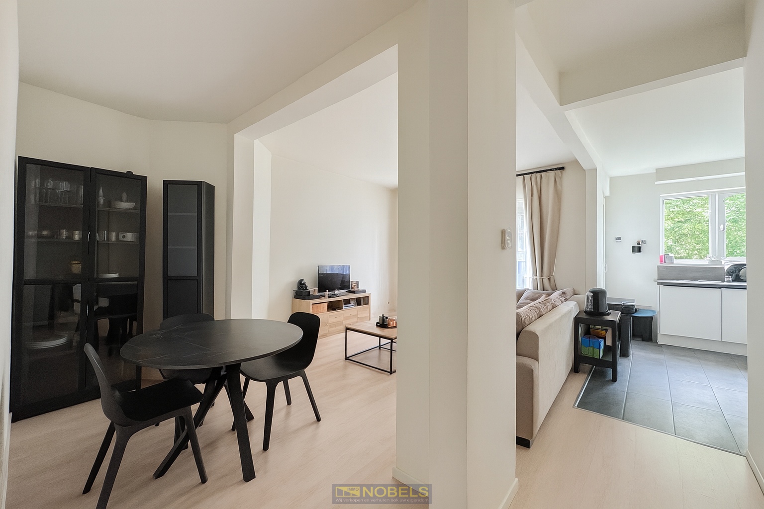 Te koop, smaakvol gerenoveerd appartement met terras te Anderlecht! - foto 2