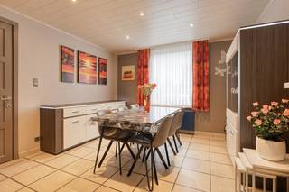 Bienvenue dans cette charmante maison située dans la célèbre Hoogstraat, un endroit calme mais central au cœur de Rumbeke. Cette maison offre...